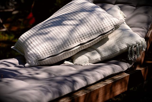 Jak wybrać idealne poduszki ogrodowe na leżaki – praktyczne porady